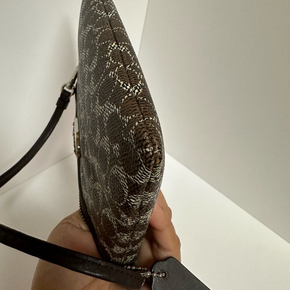 #38. Coach Signature Coated Canvas Small Wrislet, Choco Brown, VGUC - Picture 6 of 8